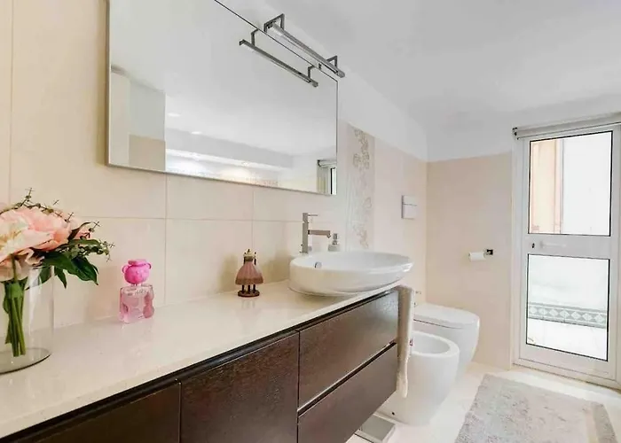 Apartamento Lussuoso Accanto Al Colosseo Roma
